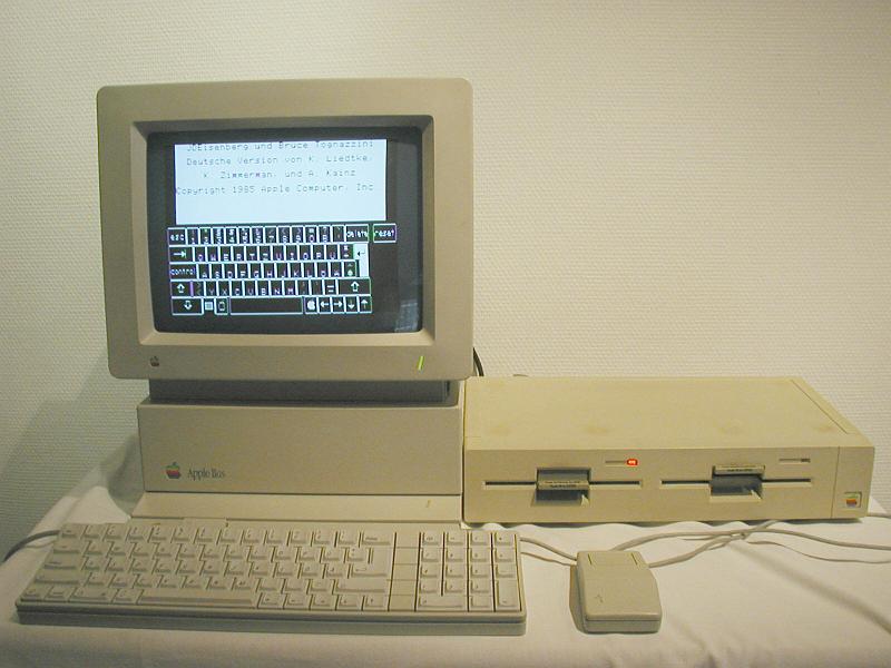 Apple II GS (1).jpg